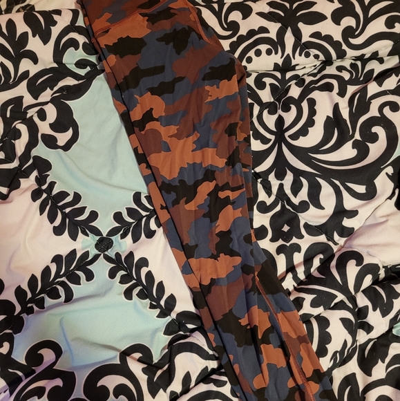 Lululemon Brown Camo Wunder Under Leggings Size 6 - Picture 2 of 2